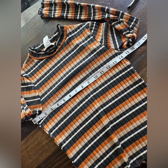 EUC Gaze USA brand striped long sleeved crop top- orange and gold- size small - Picture 8 of 10